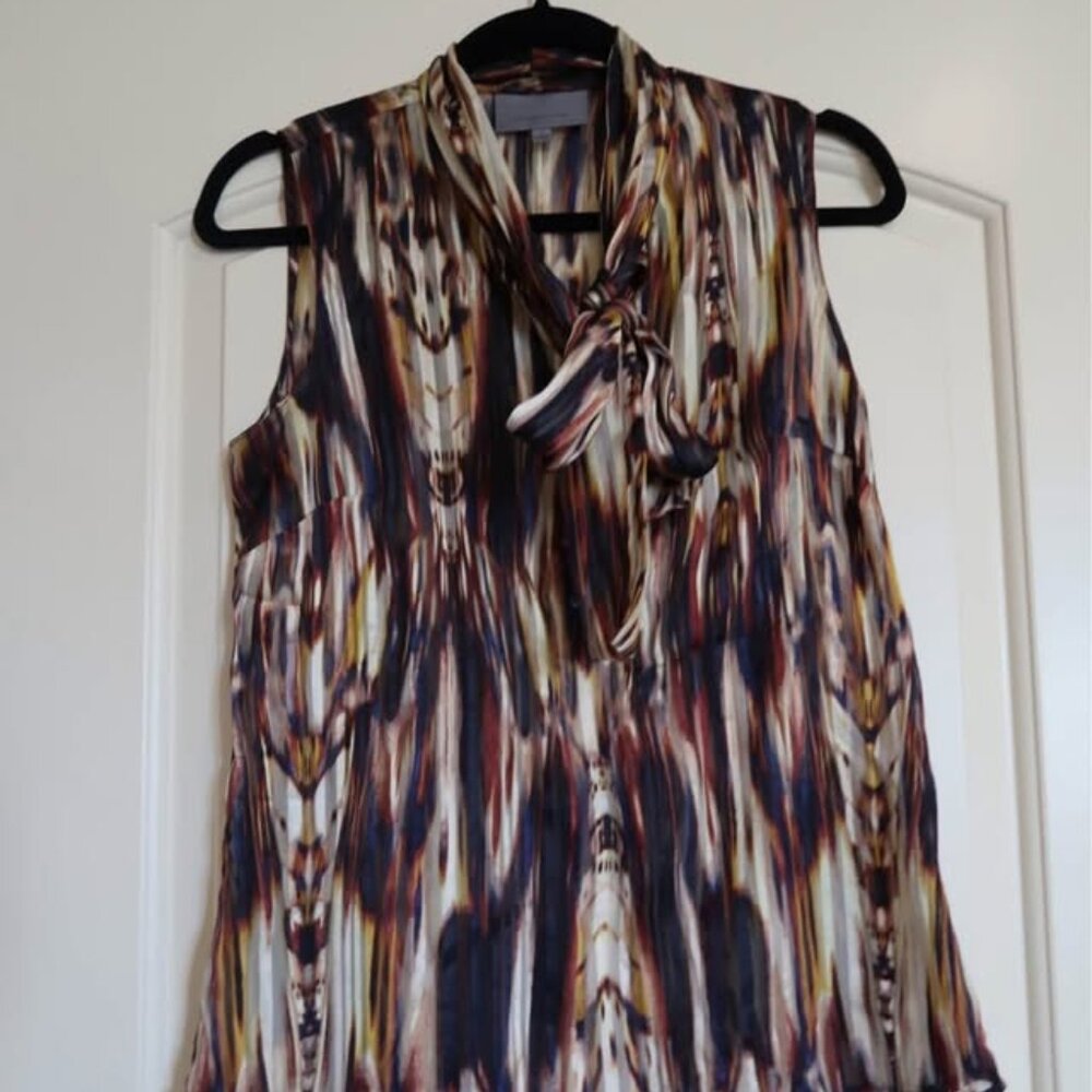 Classifies Entier Top with attached Scarf detail, Sz XS